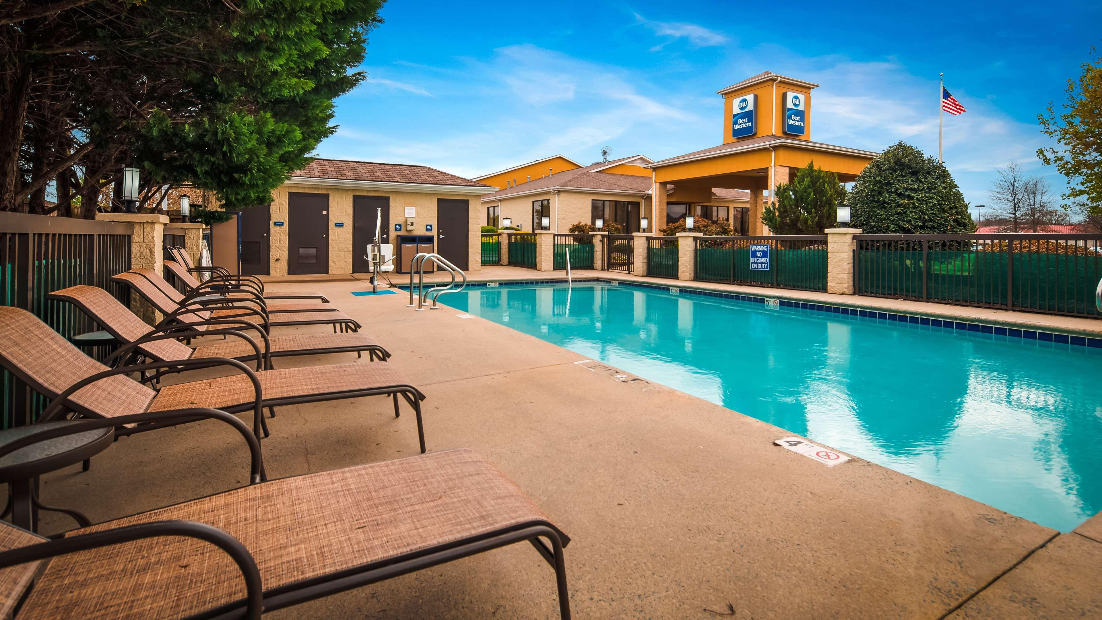 Best Western Inn & Suites Monroe Exterior photo