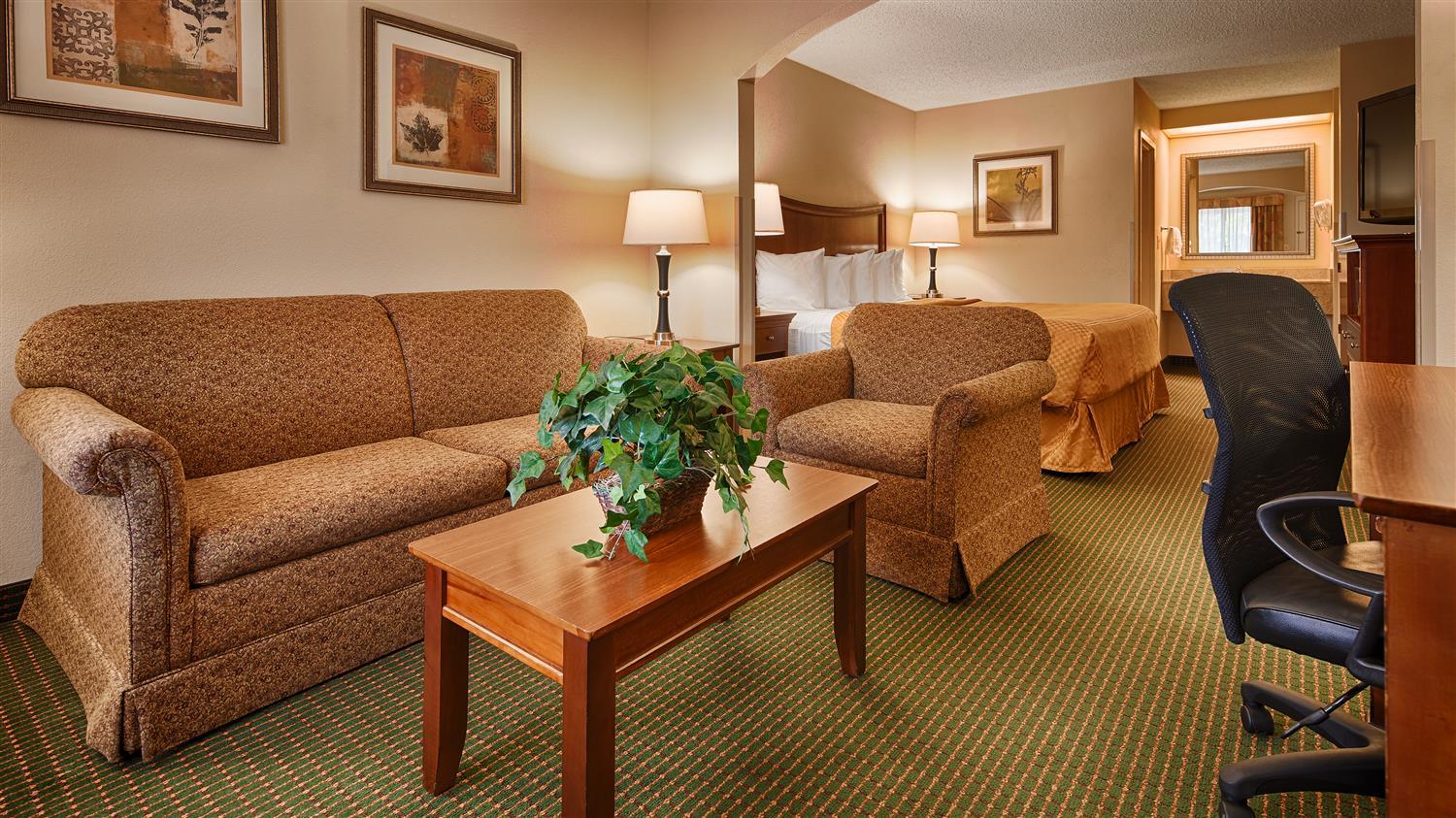 Best Western Inn & Suites Monroe Exterior photo