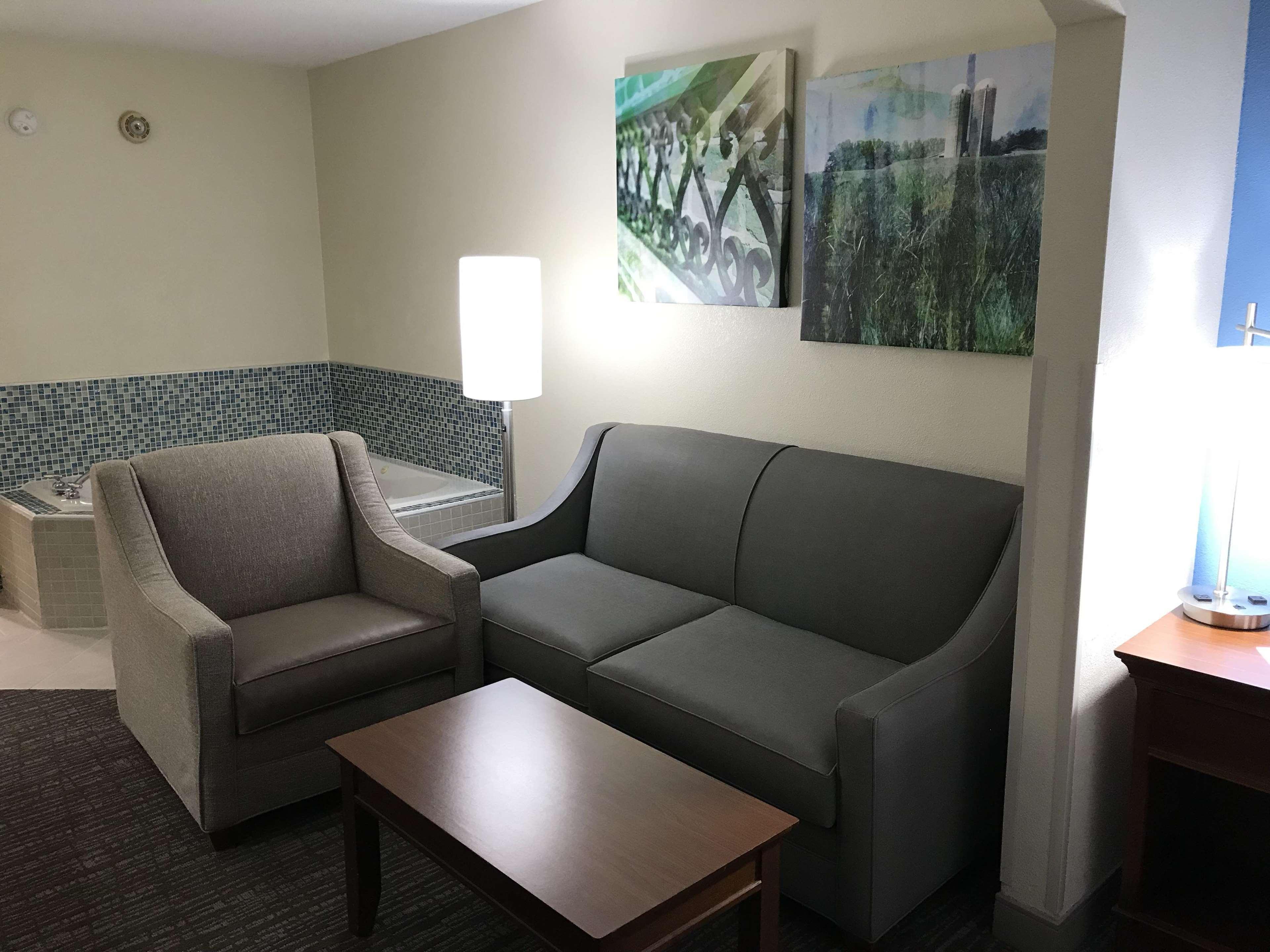 Best Western Inn & Suites Monroe Exterior photo